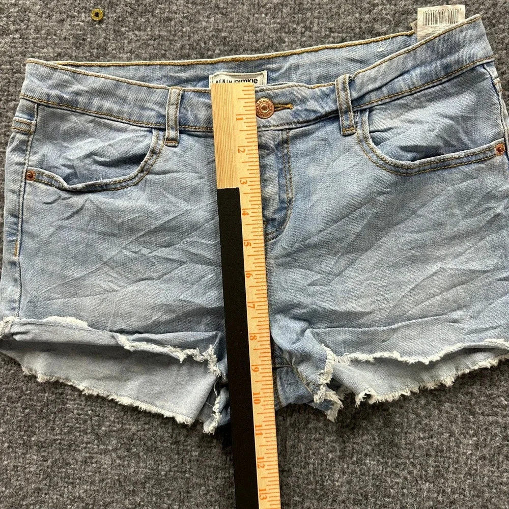 Pimkie Denim Shorts Womens Size 38 Light Wash Blue Raw Hem Casual Low Rise Jean